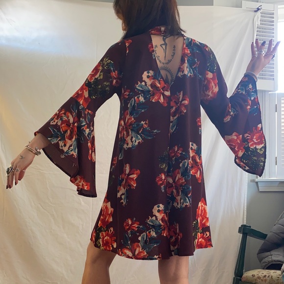 Floral dress with chest cut out - Picture 3 of 4